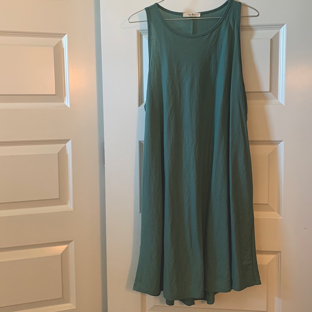 Tres Bien Shirt Dress with side slit pockets.